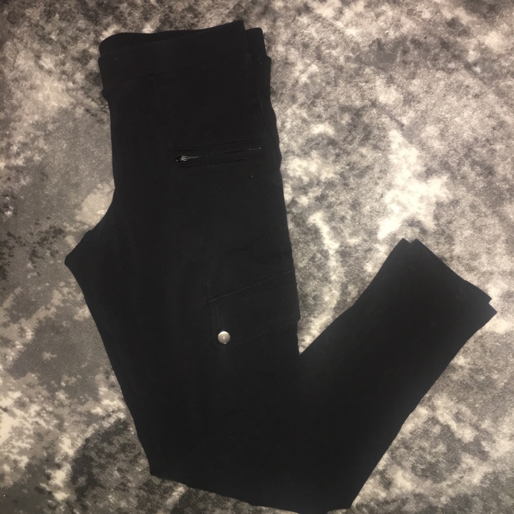 Black legging with pocket detail